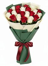 Букет Микс из красных и белых роз в Билибино