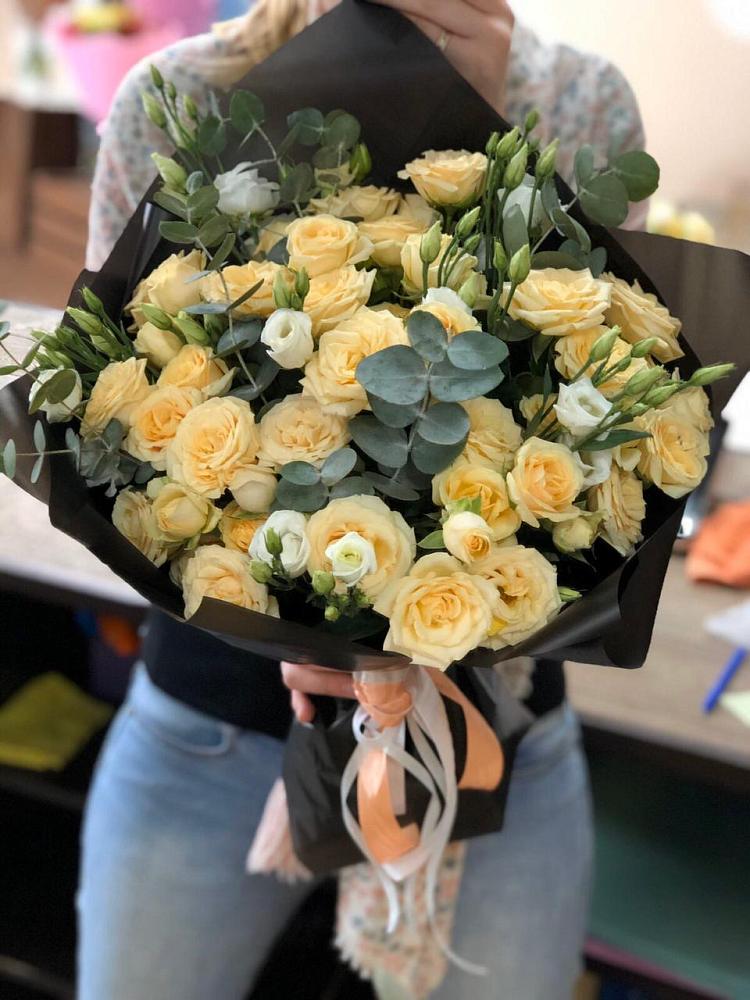 Букет цветов из: Розы и Лизиантусы в Билибино