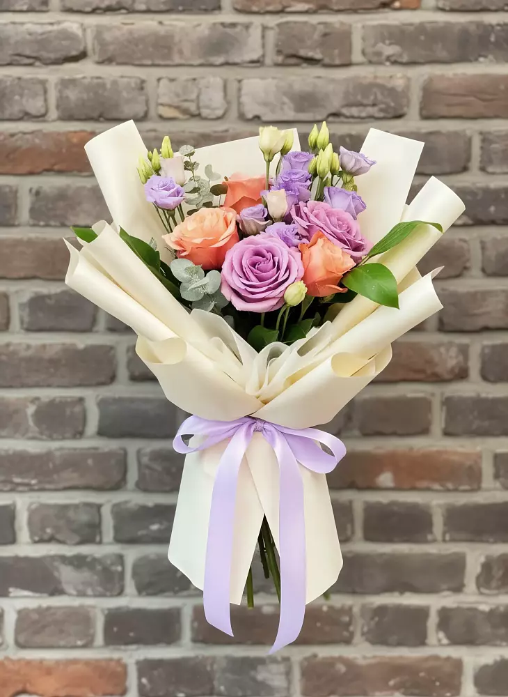 Букет цветов из: Лизиантусы и Розы в Билибино