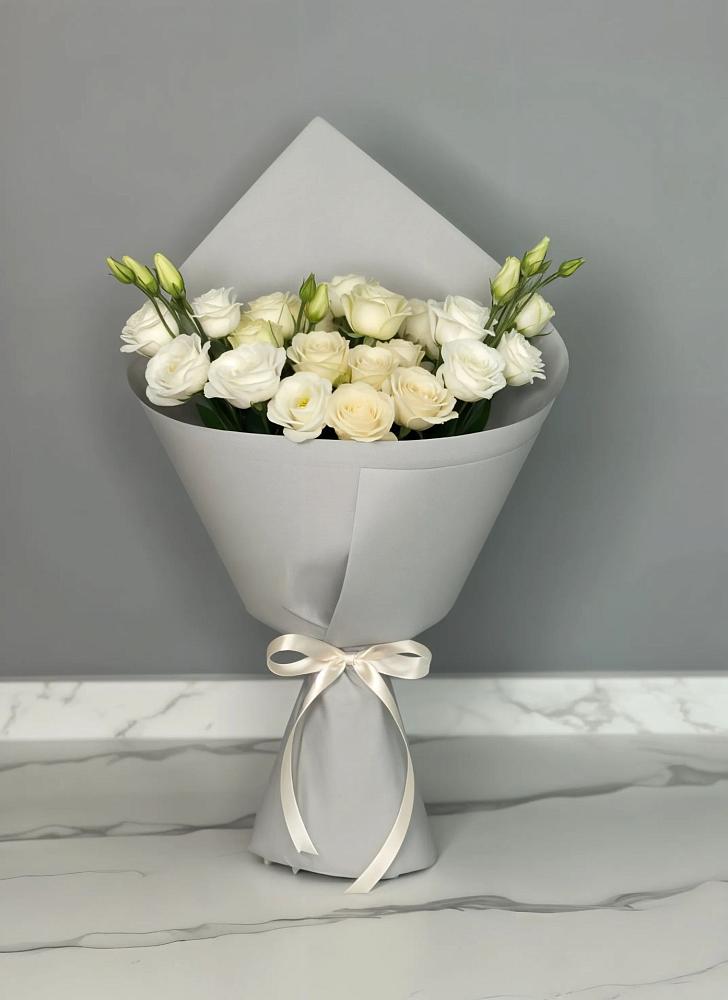 Букет цветов из: Розы и Лизиантусы в Билибино