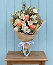 Букет цветов из:  Альстромерии, Лизиантусы, Розы и Хризантемы #REPLACE_PRED# Билибино