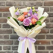 Букет цветов из:  Лизиантусы и Розы в Билибино