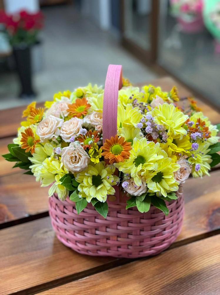 Цветочная композиция из Хризантемы и Розы в корзине в Билибино