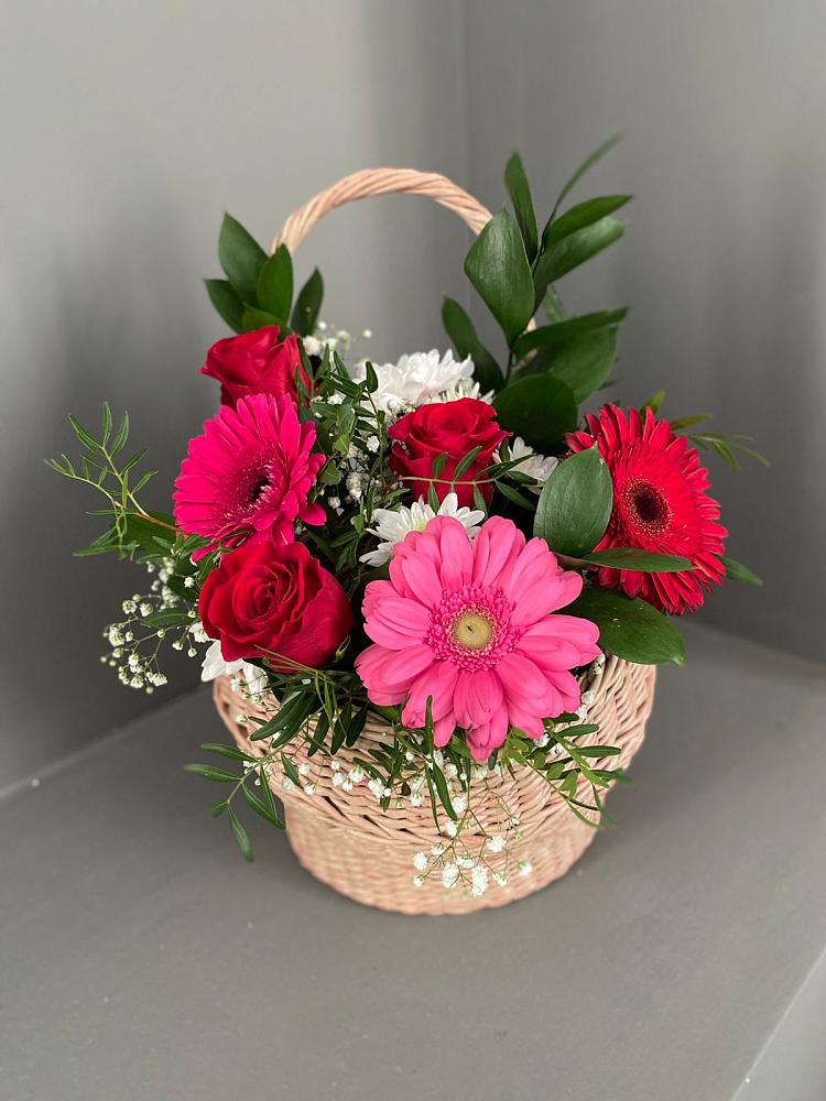 Цветочная композиция из Розы, Хризантемы и Герберы в корзине в Билибино