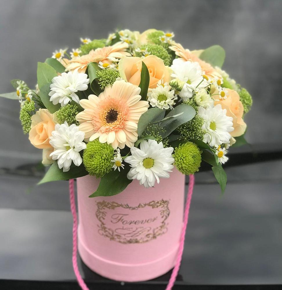 Цветочная композиция из Розы, Герберы и Хризантемы в шляпной коробке в Билибино