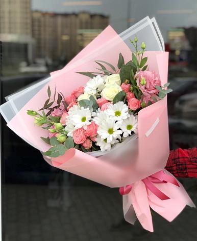 Букет цветов из: Розы, Лизиантусы и Хризантемы в Билибино