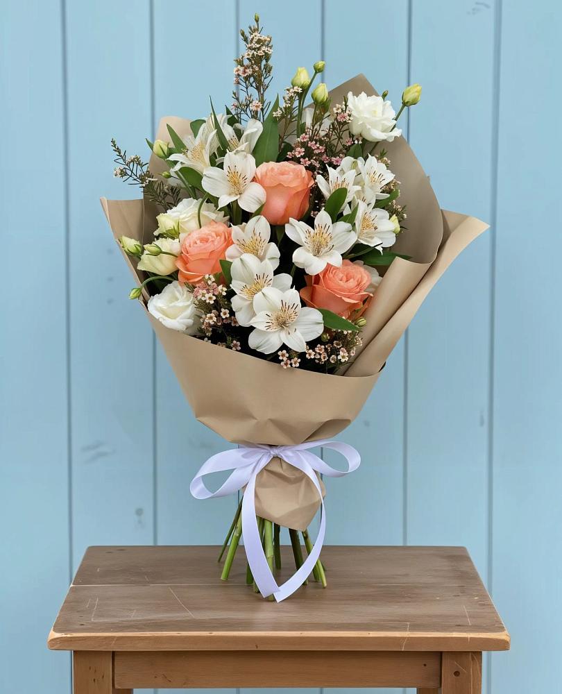 Букет цветов из: Альстромерии, Лизиантусы, Розы и Хризантемы в Билибино