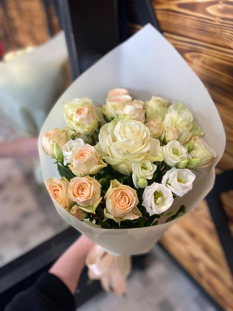 Букет цветов из: Розы и Лизиантусы в Билибино